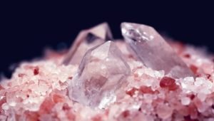 close-up-of-quartz-crystals-with-pink-sault-651473419-5ac7e32b30371300378c15d7
